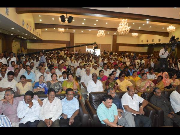 హాజరైన అధికారులు, ప్రతినిధులు