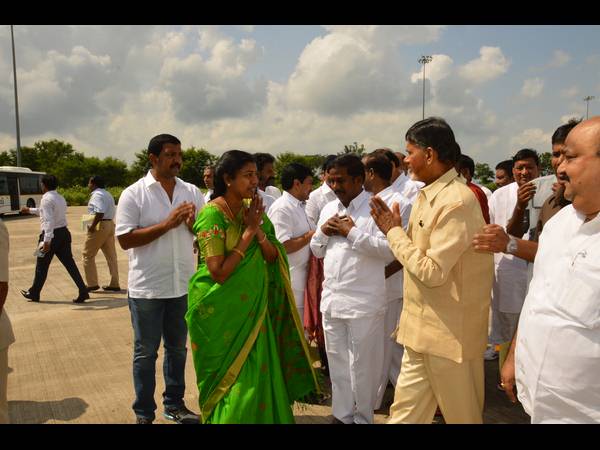 బాబుకు స్వాగతం