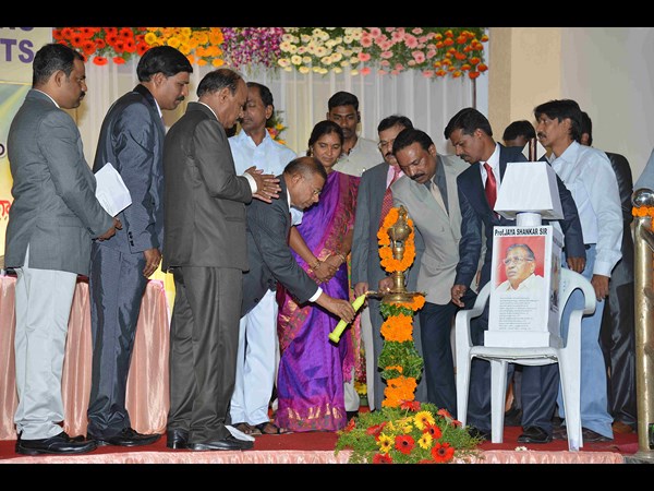 వజ్రాల తెలంగాణ సాధించే సంపద మనది: కేసీఆర్