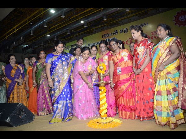 విశాఖపట్నంలో రాష్ట్ర మహిళా ఉద్యోగుల సదస్సు