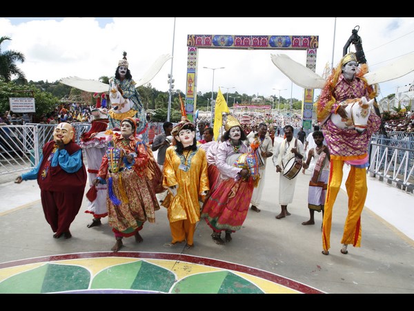 కళాకారుల ప్రదర్శన