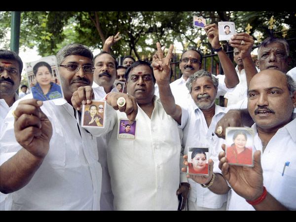 బెంగళూరులో ధర్నా