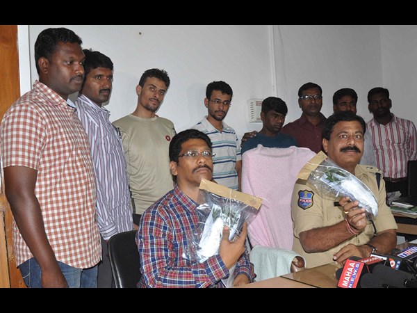 ముగ్గురి పట్టివేత