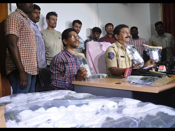 ముగ్గురి పట్టివేత