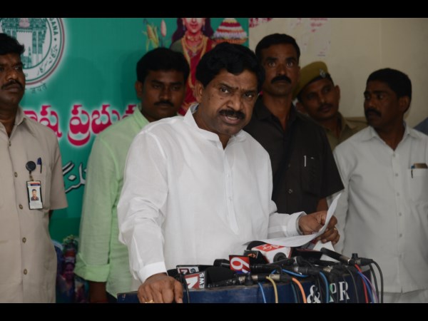 దిగిరాని జూడాలు: రాజయ్య అనుమానాలు