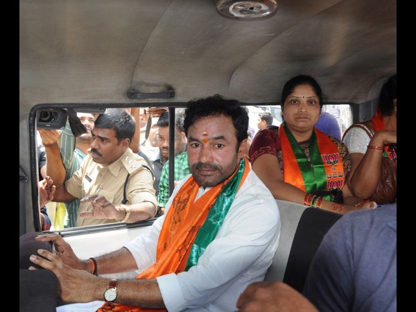నేతల అరెస్ట్