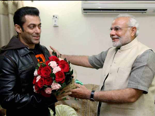 Narendra Modi appreciates Salman Khan's Swachh Bharat task Narendra Modi appreciates Salman Khan's Swachh Bharat task