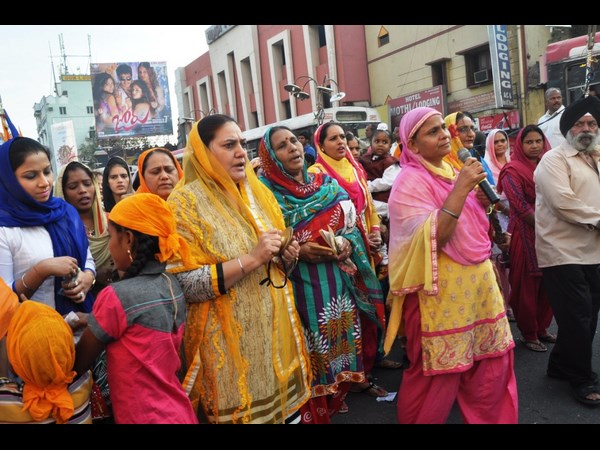 సికింద్రాబాద్లో కత్తులతో విన్యాసాలు చేసిన సిక్కులు