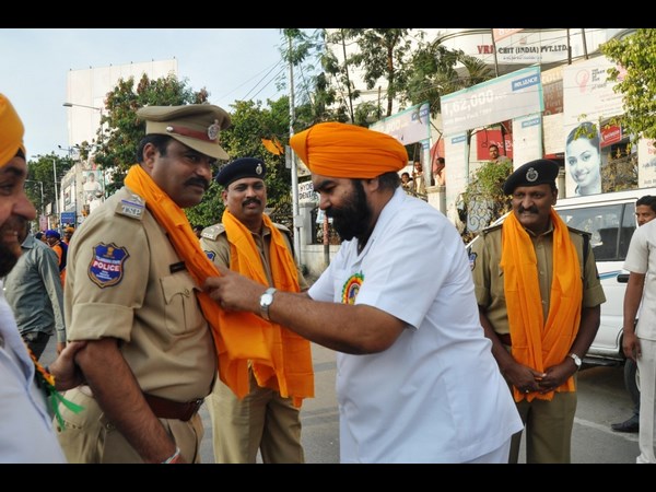 సికింద్రాబాద్లో కత్తులతో విన్యాసాలు చేసిన సిక్కులు