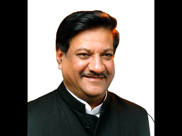 Former CM Prithviraj Chavan gets locked inside lift for 45 minutes Former CM Prithviraj Chavan gets locked inside lift for 45 minutes