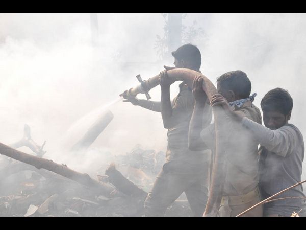 డంపింగ్ యార్డులో మంటలు.. శ్రమించిన అగ్నిమాపక సిబ్బంది