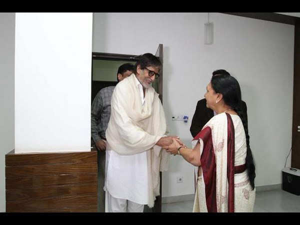 అమితాబ్ను మెచ్చుకున్న గుజరాత్ సీఎం ఆనందీబెన్ పటేల్