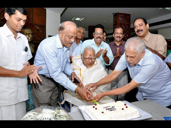 మాజీ జడ్జి జస్టిస్ వీఆర్ కృష్ణ అయ్యర్ కన్నుమూత