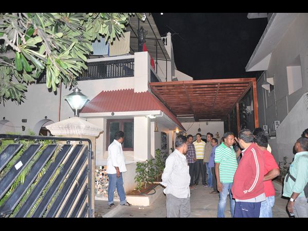 హరి నివాసం వద్ద