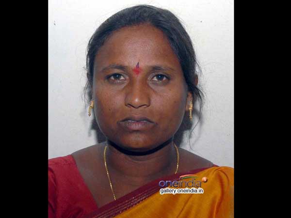 TRS mla Shoobha taken class to young boys TRS mla Shoobha taken class to young boys
