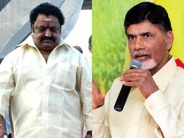 Chandrababu visits Harikrishna's residence Chandrababu visits Harikrishna's residence