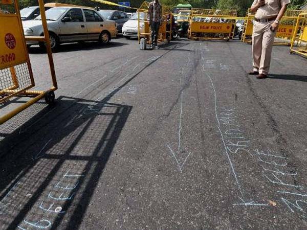 Speeding cab driver mows down two cops in Delhi, third critical Speeding cab driver mows down two cops in Delhi, third critical