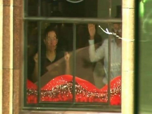 IS gunman take several people hostage at cafe in Sydney IS gunman take several people hostage at cafe in Sydney