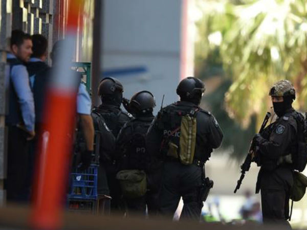 Sydney Siege: Over 15 Hours Into Hostage Crisis, Negotiations Continue Sydney Siege: Over 15 Hours Into Hostage Crisis, Negotiations Continue