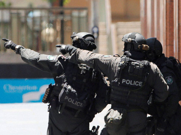 Sydney Siege: Over 15 Hours Into Hostage Crisis, Negotiations Continue Sydney Siege: Over 15 Hours Into Hostage Crisis, Negotiations Continue
