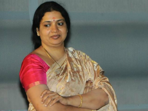 Non-bailable warrant against actress Jeevitha Non-bailable warrant against actress Jeevitha