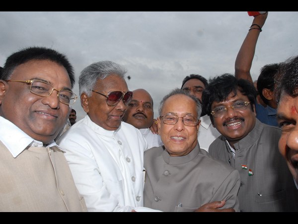 ప్రణభ్ ముఖర్జీతో(ఫైల్)
