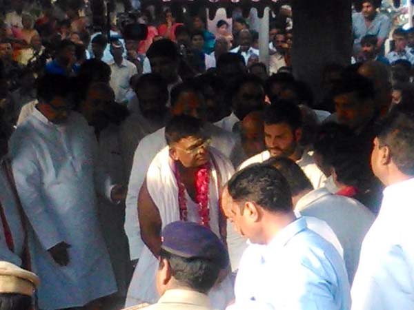 G Venkat Swamy(Kaka) cremation rites at Panjagutta Graveyard G Venkat Swamy(Kaka) cremation rites at Panjagutta Graveyard