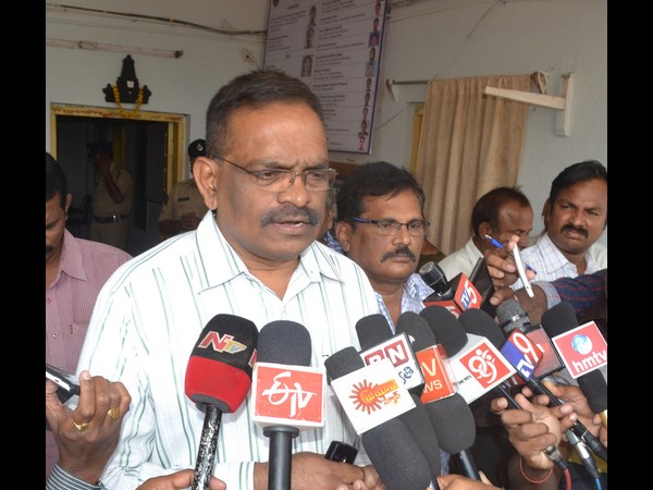 ఎసిబి వలలో ఎస్ఐ, కానిస్టేబుల్