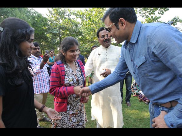 పార్కులో చిన్నారులతో మాజీ క్రికెటర్ లక్ష్మణ్