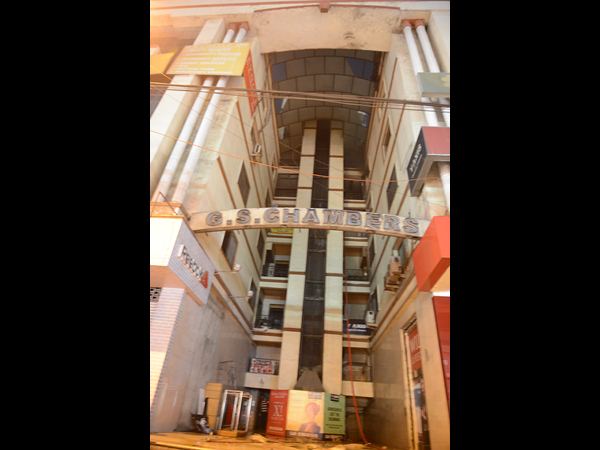 పంజాగుట్టలోని భవనంలో భారీ అగ్ని ప్రమాదం