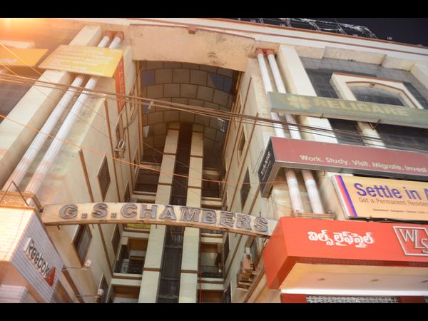 పంజాగుట్టలోని భవనంలో భారీ అగ్ని ప్రమాదం