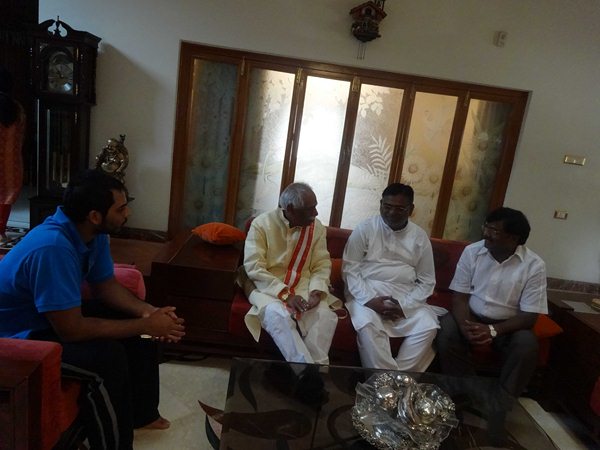 కాకా కుమారులను ఓదార్చిన దత్తాత్రేయ