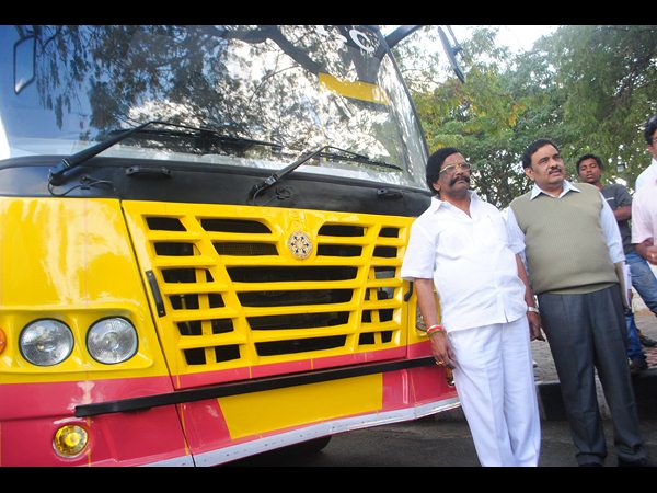 కొత్త రాజధానిలో పసుపు బస్సులు