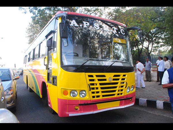 కొత్త రాజధానిలో పసుపు బస్సులు