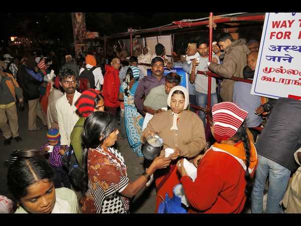 తిరుమలలో పోటెత్తిన భక్తులు