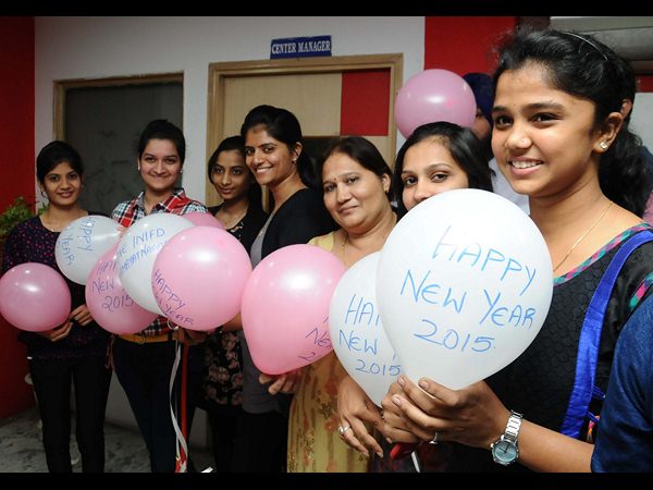 యువతుల కేరింత