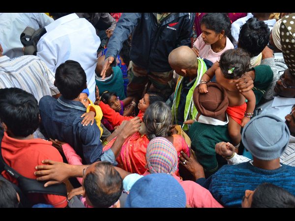 తిరుమల్లో రద్దీ భక్తులకు గాయాలు