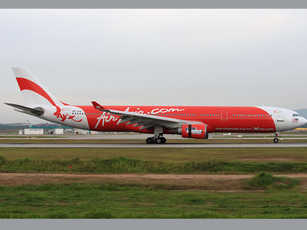 Air Asia plane engine dies just before takeoff from Surabaya, passengers told to disembark Air Asia plane engine dies just before takeoff from Surabaya, passengers told to disembark