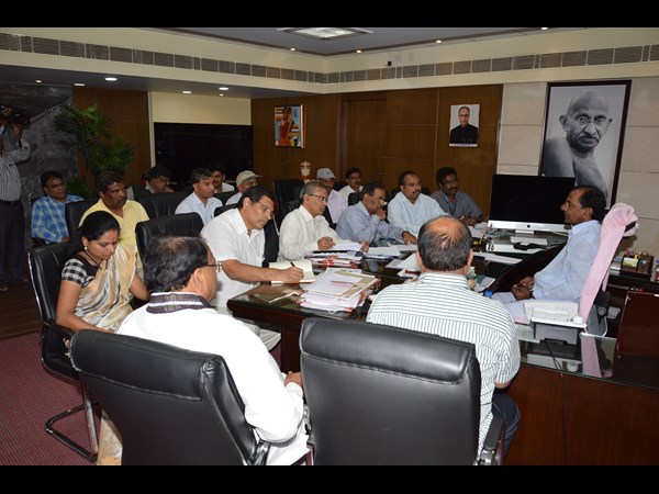 కెసిఆర్ సమీక్ష