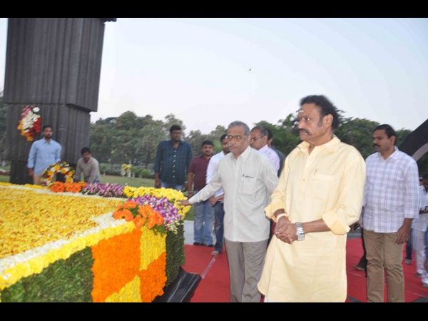 హరికృష్ణ నివాళి