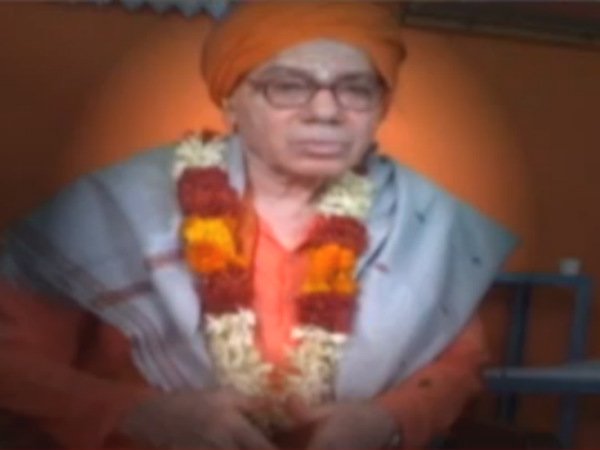 Woman disciple sets herself ablaze during pooja in Mutt, falls on Swamiji Woman disciple sets herself ablaze during pooja in Mutt, falls on Swamiji