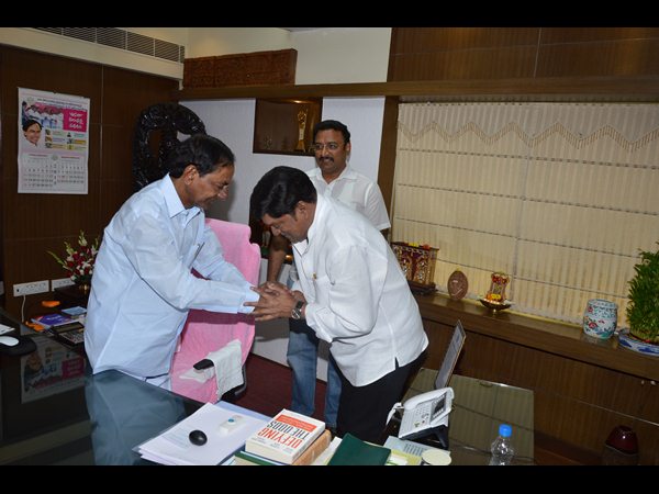కేసీఆర్తో రాజేంద్ర ప్రసాద్