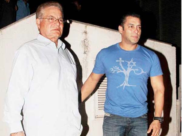 Salim Khan declines to receive Padma Shri Salim Khan declines to receive Padma Shri