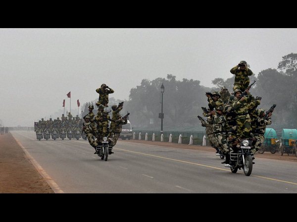 మోటార్ సైకిల్ విన్యాసాలకు ఒబామా 'ఫిదా'