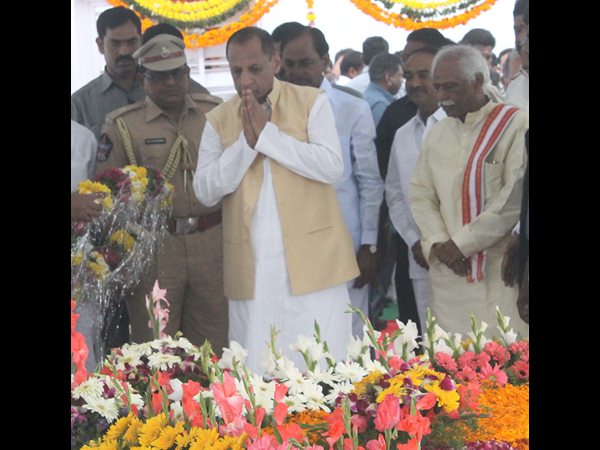 నివాళి