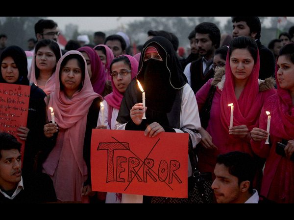 Blast at Shikarpur Imambargah kills 17, injures 40 Blast at Shikarpur Imambargah kills 17, injures 40