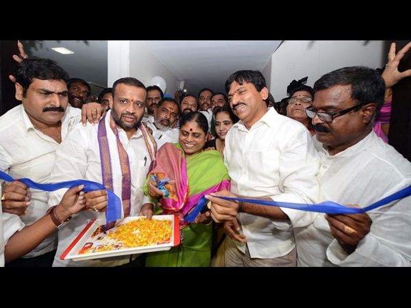 తెలంగాణలో పోటీ..