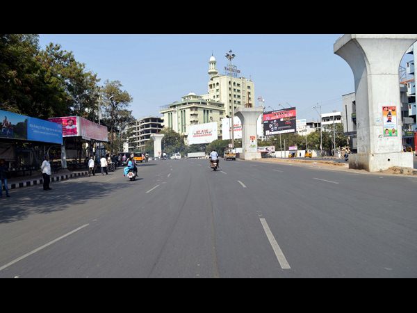 ఖాళీగా రోడ్లు