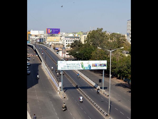 ఖాళీగా రోడ్లు