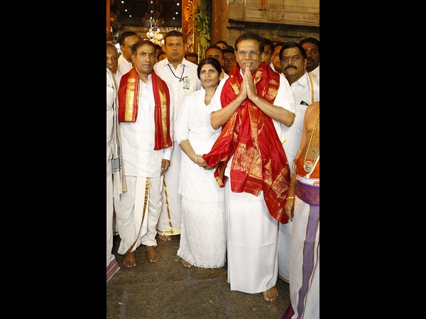 Tirumala lock broken to ensure darshan for Sri Lankan president Tirumala lock broken to ensure darshan for Sri Lankan president